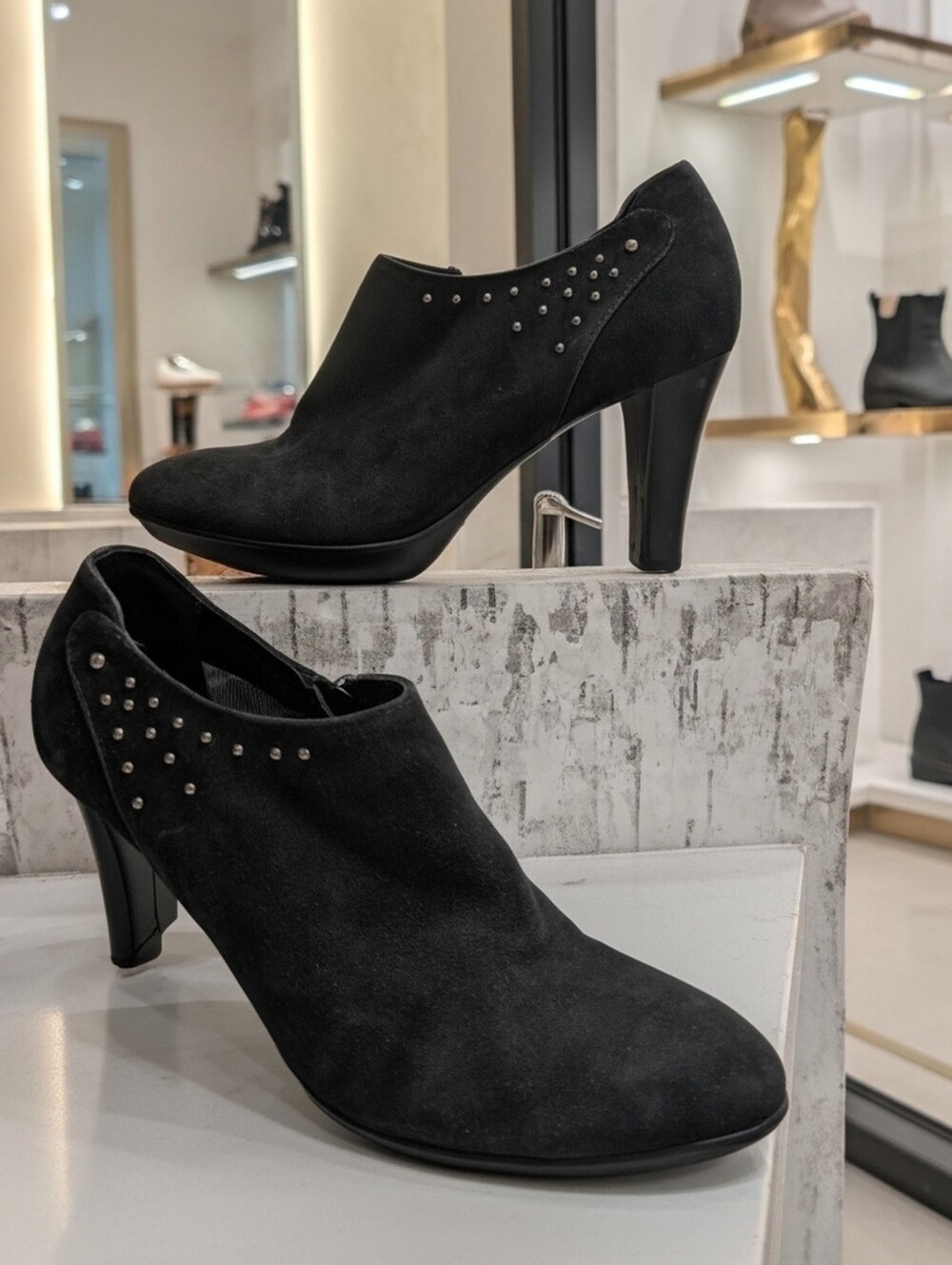 Aquatalia By Marvin K Rosy Suede Ankle Booties Women's Sz 8 $349